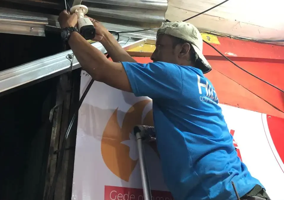 Dunia Instalasi Perkuat Sistem Keamanan Outlet Ayam Geprek DKriuk